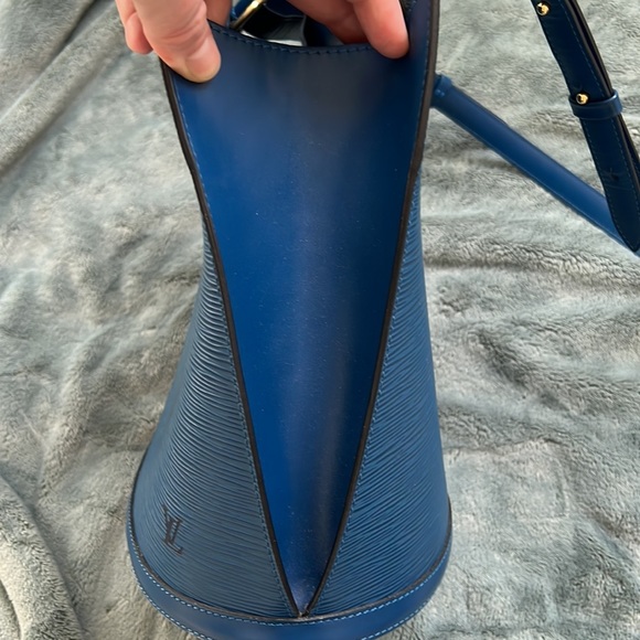 Louis Vuitton Epi Cluny Shoulder Bag EUC - Picture 9 of 10